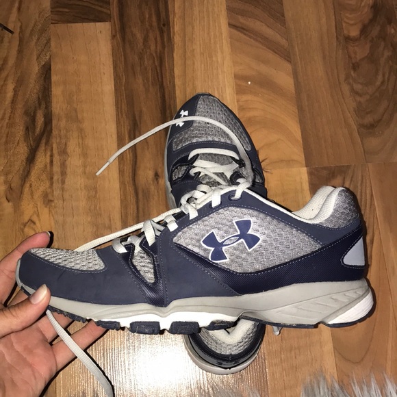 Tennis shoes - Picture 4 of 5